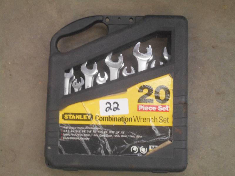 lot 22 image: Stanley 20-Piece SAE Wrench Set ...