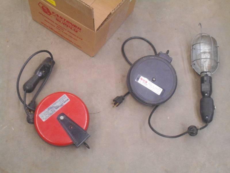 lot 52 image: Box Of Worklights With Cord Reels ...