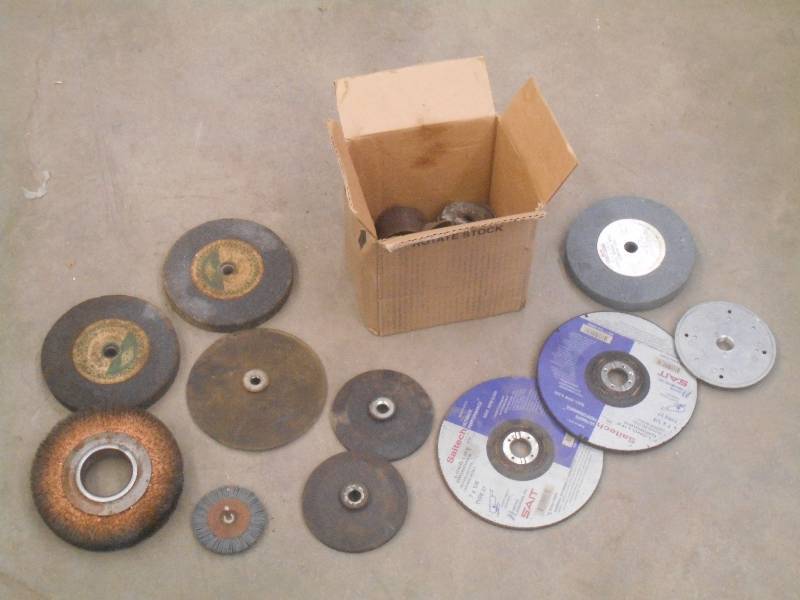 lot 57 image: Box Of Assorted Sanding & Grinding ...