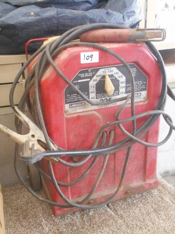 lot 109 image: Lincoln AC225 Arc Welder Set With L...
