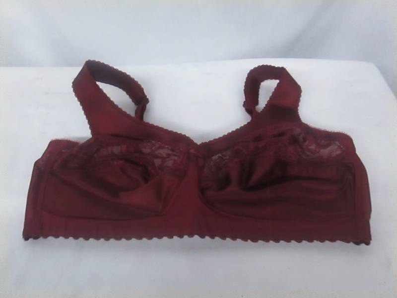 lot 71 image: Glamorise MagicLift Full-Figure Support Bra