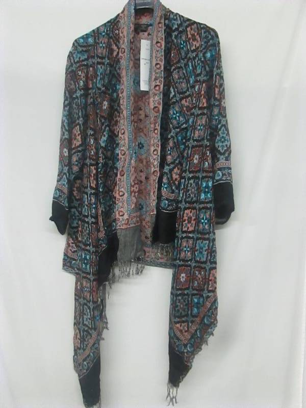lot 64 image: Lola P Womens Plus Woven Print Shawl Top
