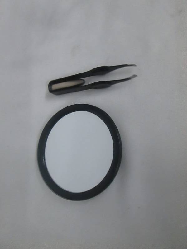 lot 80 image: Zadro EZ Grip Mirror & Lighted Tweezer Combo Pack