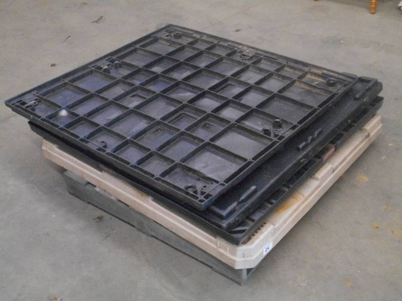 Lot Of (4) Assorted Plastic Pallet ...