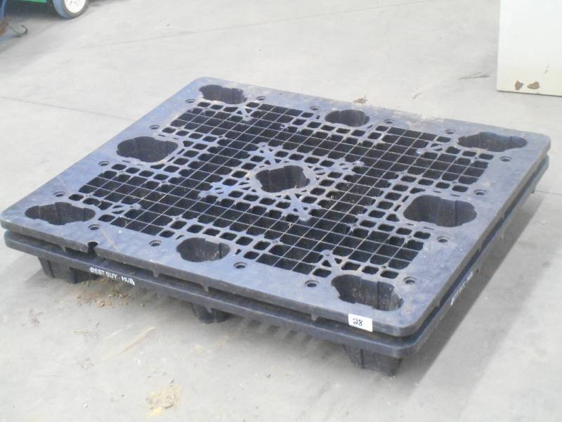 (2) 4x4 Stackable Plastic Pallets...