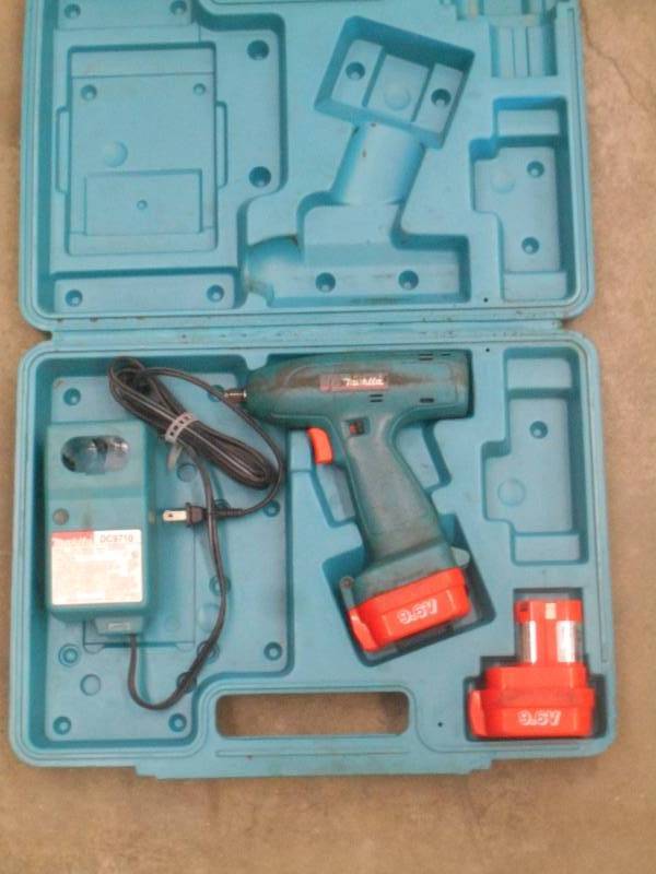 Makita 9.6Volt 38 Square-Drive Dr...