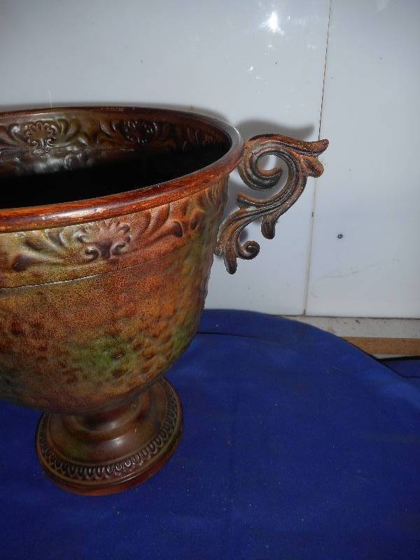 ANTIQUISH METAL VASE