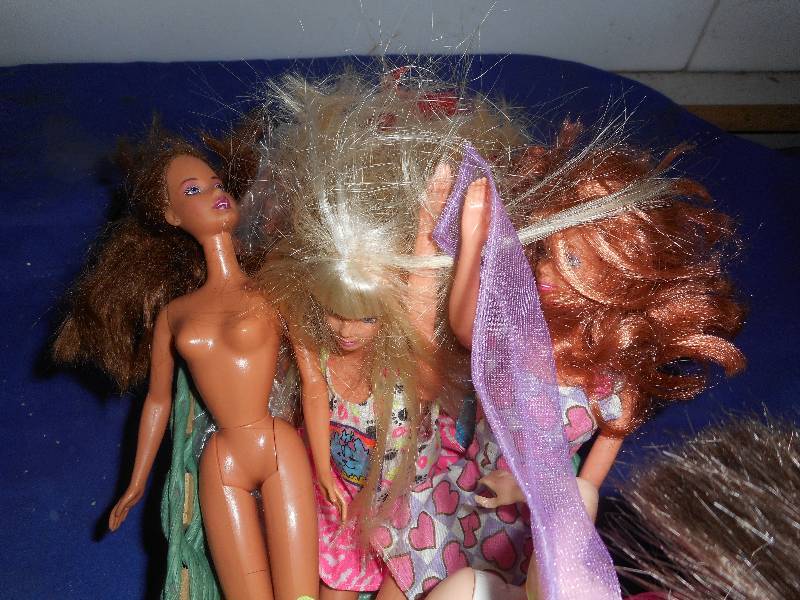10 COLLECTIBLE BARBIES