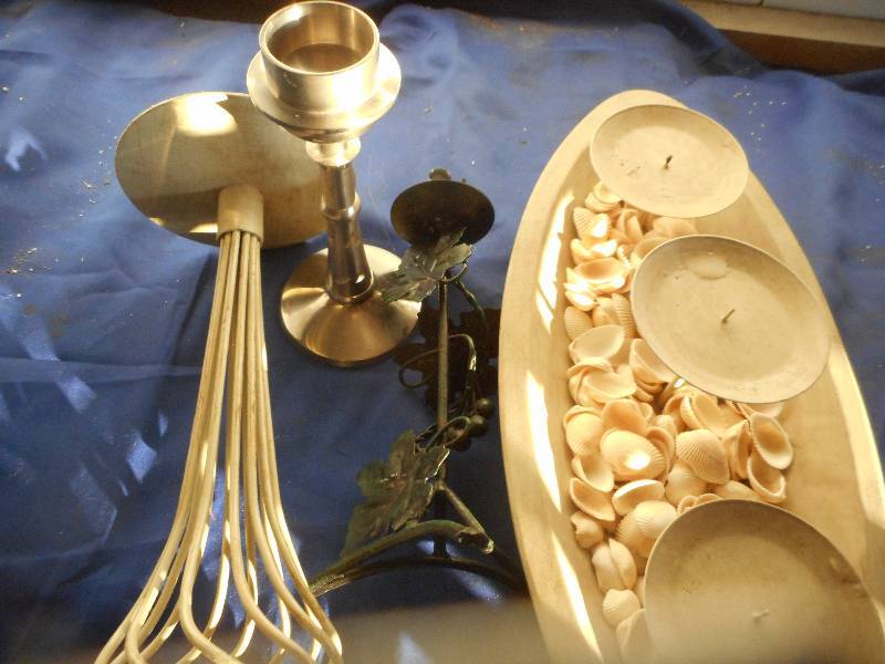 SOLID METAL CANDLE HOLDER