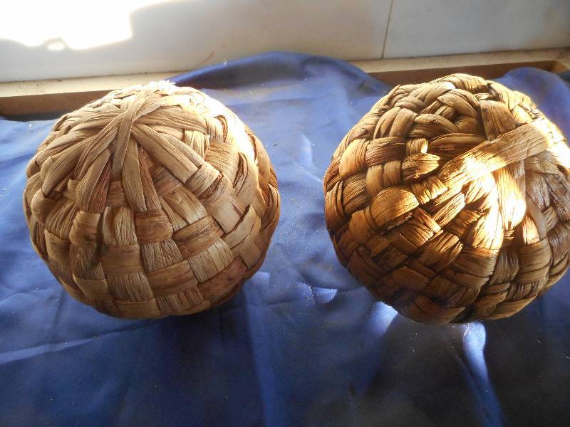 2 LARGE WICKER BALLS