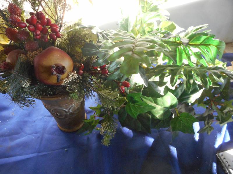 2 POTTED CENTER PIECES