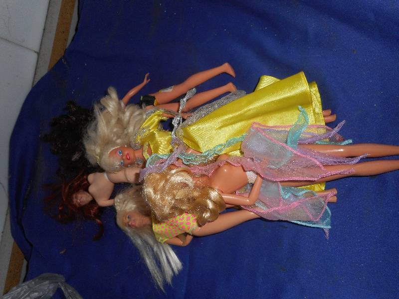 6 COLLECTIBLE BARBIES