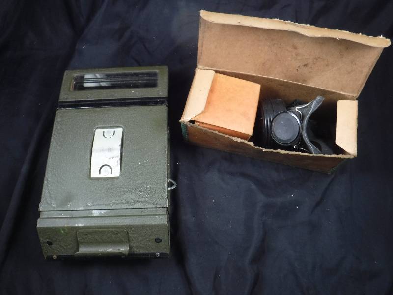 lot 23 image: World War II Foxhole Periscope & Respirator
