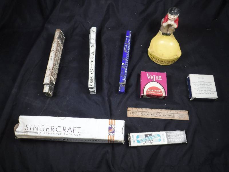 lot 24 image: Lot of Vintage Items