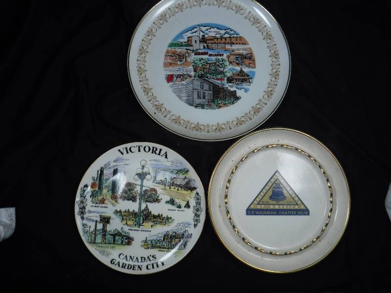 lot 38 image: Vintage Plates