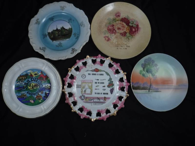 lot 40 image: Vintage Plates