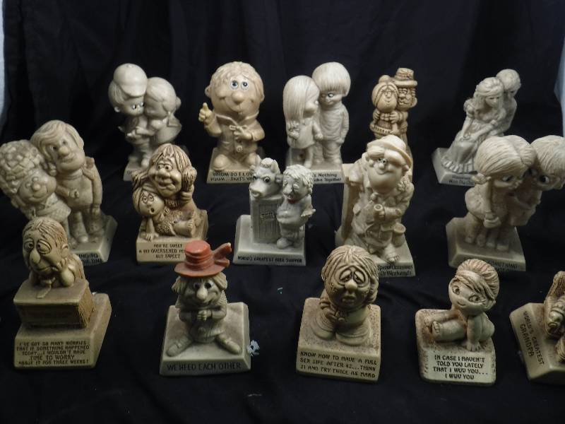 lot 48 image: Lot of 70s Sillisculpts