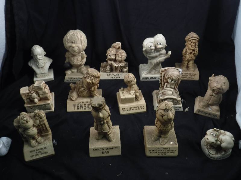 lot 47 image: Lot of 70s Sillisculpts