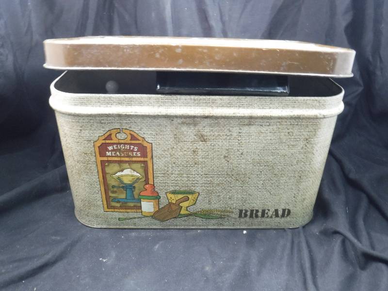 lot 68 image: Lot of Misc. Vintage Items