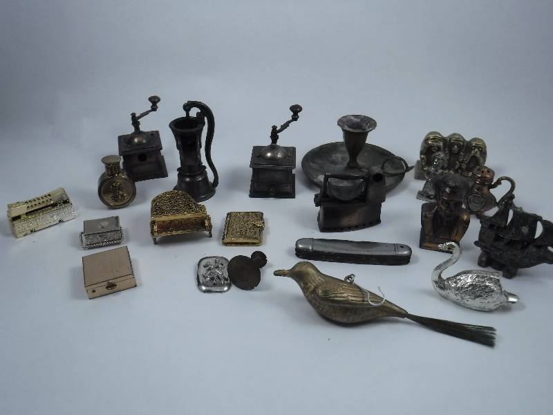 lot 73 image: Lot of Vintage CopperMetal Pencil Sharpeners & Misc.