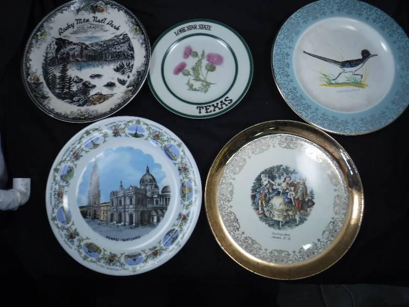 lot 4 image: Vintage Plates
