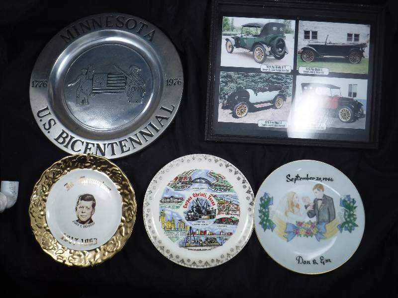 lot 6 image: Vintage Collectible Plates