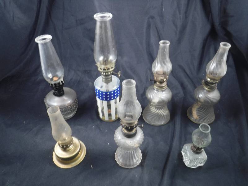 lot 11 image: Lot of Vintage Oil Lamps