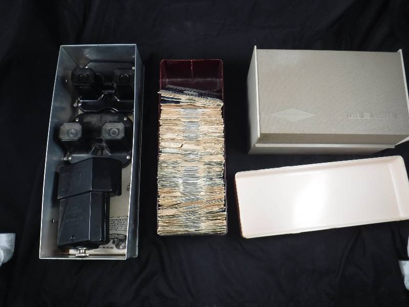lot 17 image: Vintage View-Master 3-D Picture Viewer Lot