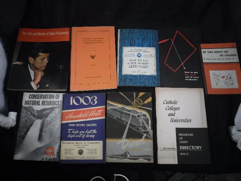lot 18 image: Lot of Vintage Books