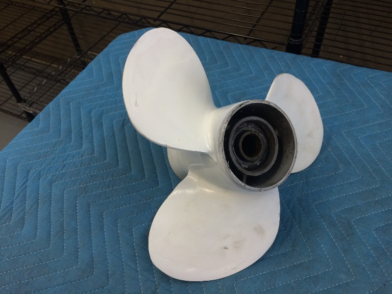 lot 10 image: Mercury Motor Prop   New