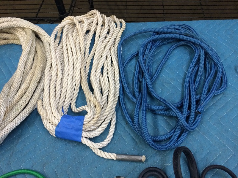 lot 12 image: Ropes and Bungie Straps   box lot