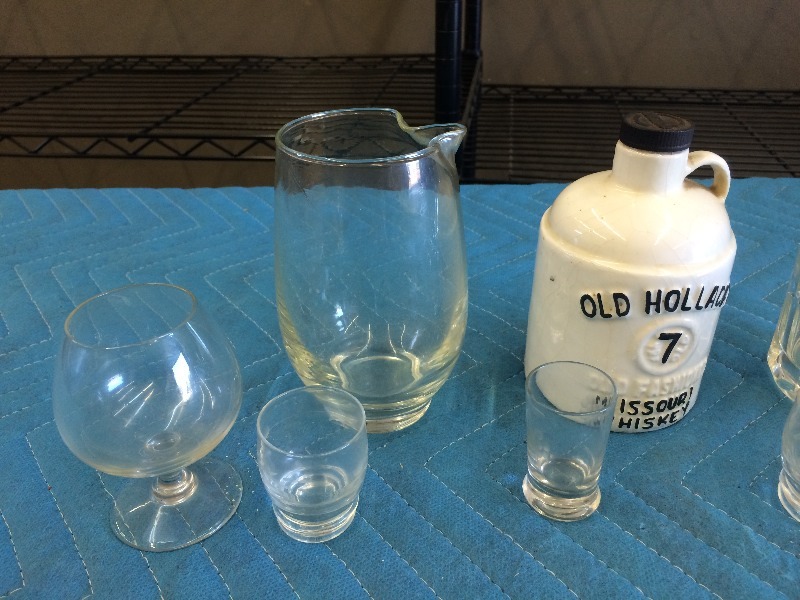 lot 35 image: Vintage Assorted Collectors Glass Items  Lot of 12