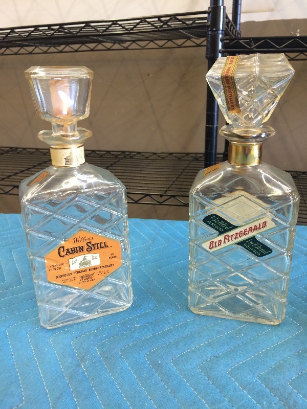 lot 37 image: Vintage Assorted Collectors Glass Items  Lot of 4