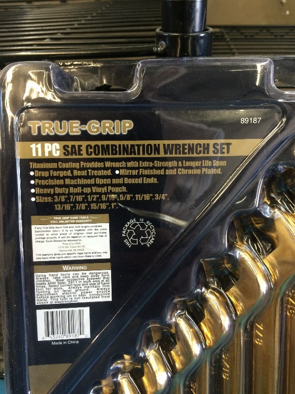 lot 118 image: TrueGrip 11 pc SAE Combination Wrench Set   NEW