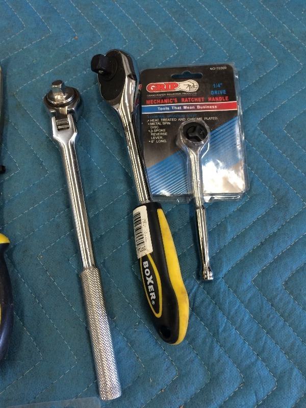 lot 123 image: 15 AdjustableWrench & Assorted Hand Tools   Lot of 11   NEW
