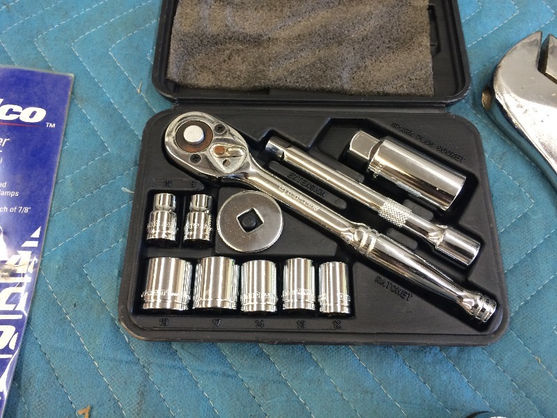 lot 129 image: Assorted Hand Tools   Lot of 8   NEW