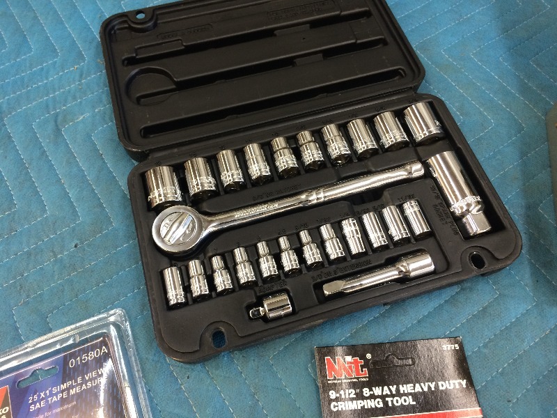 lot 139 image: Assorted hand Tools  NEW  lot of 7