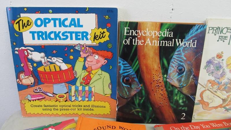 HUGE Lot of Newer Childrens Books