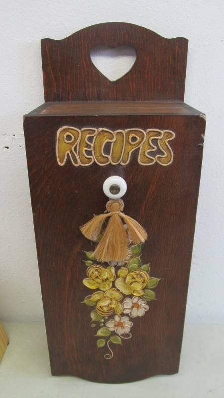 Wooden Kitchen Items & Knife Set