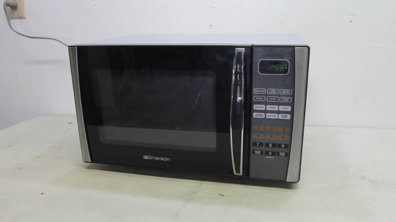 Nice CLEAN Working Emerson Microwave