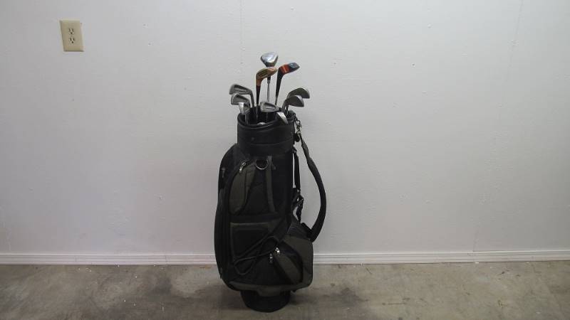 Set of Golf Clubs in Bag