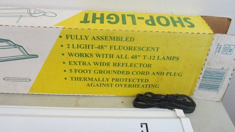 NEW 48 Shop Light in Box