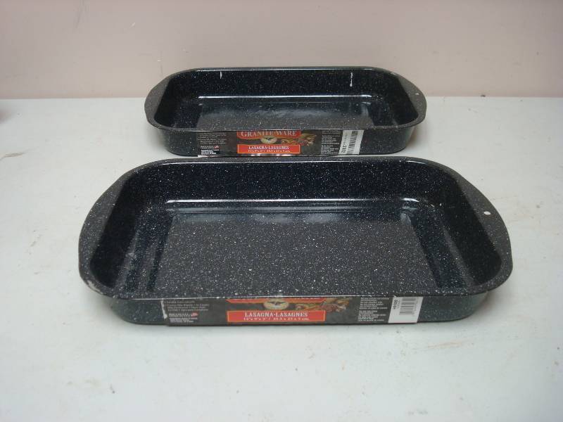 lot 10 image: Pair Of Unused Lasagna Pans, Some Wear