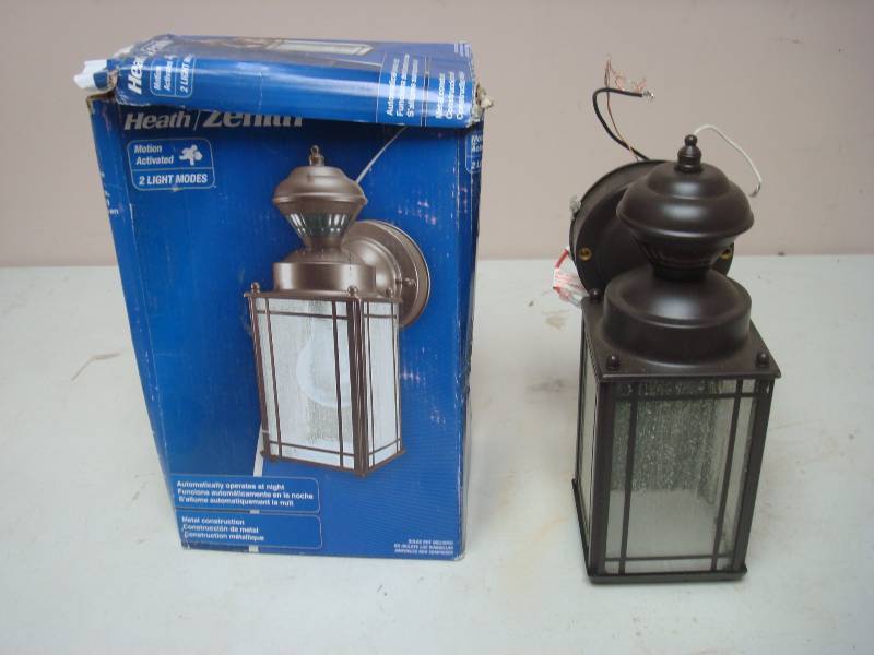 lot 15 image: Outdoor Mounted Lamp. Store Return, Looks Lightly Used