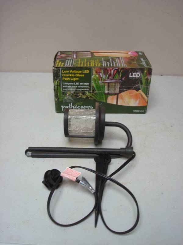lot 16 image: LED Crackle Glass Path Light, Store Return, Looks Unused