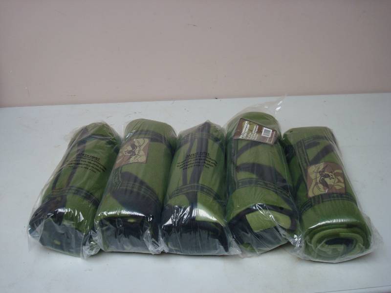 lot 47 image: Lot Of 5 New Duck Dynasty Commander Fleece Throw Blankets 50 x 60