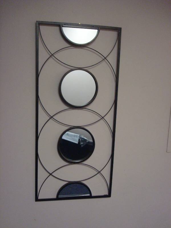 lot 58 image: Metal Mirror Wall Decor