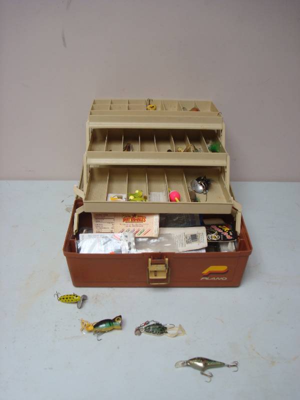 lot 70 image: Fishing Tackle Box With Some Lures, Used