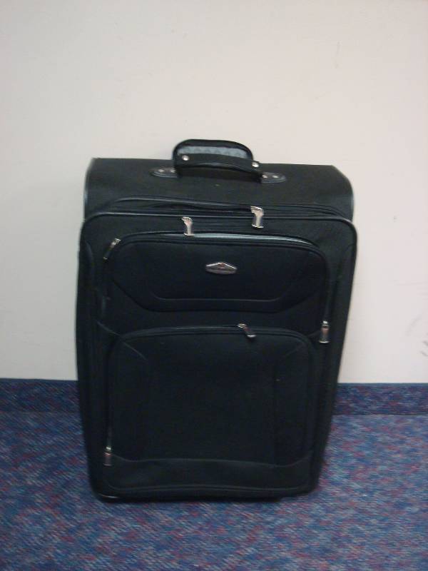 lot 90 image: Large Rolling Ricardo Beverly Hills Suit Case Bag