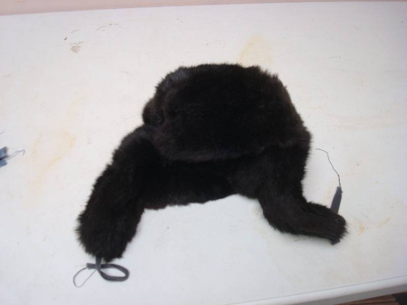 lot 114 image: Winter Hat, Looks Like Maybe Fur And Vintage, Unsure